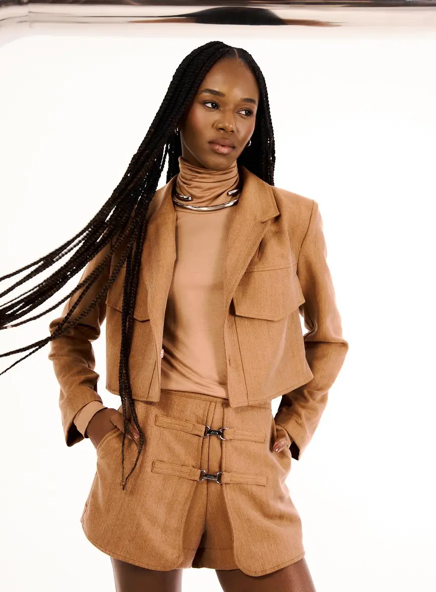 blazer cropped estruturado