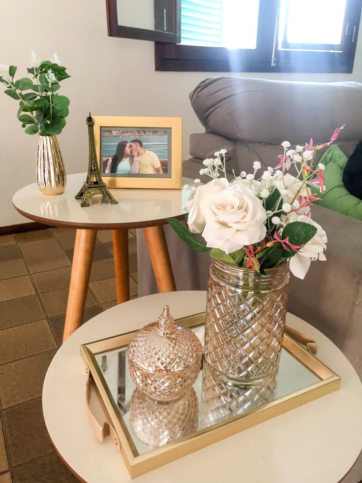 decoracao de sala com mesa de canto 0