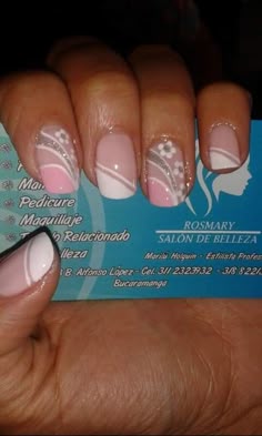 unhas decoradas em gel delicadas