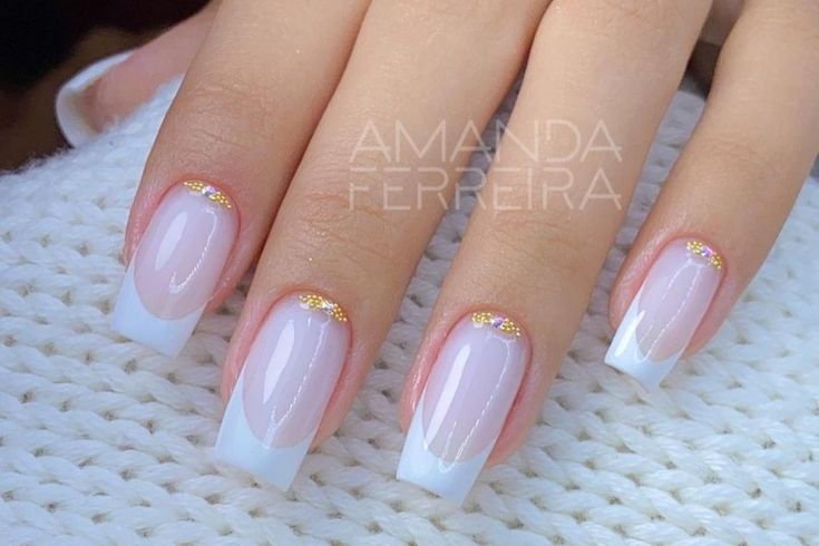 unhas de gel com flores