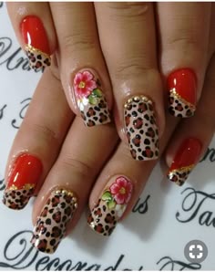 unhas decoradas em gel delicadas