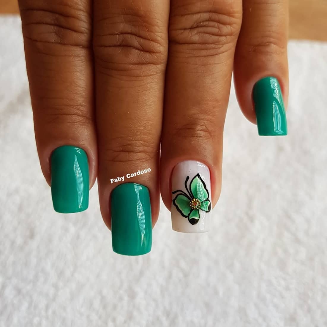 unha de gel verde