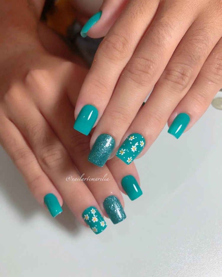 nail art verde esmeralda