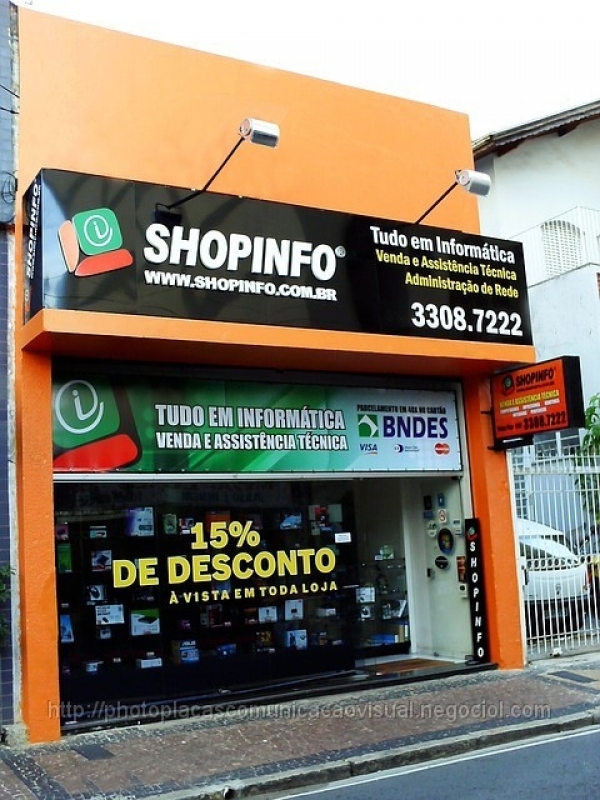 fachada comercial moderna