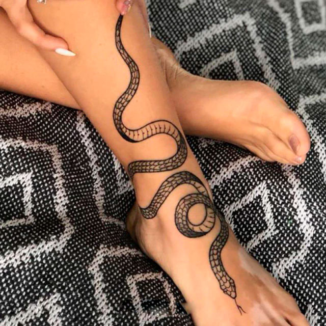 cobra com flores tatuagem braço