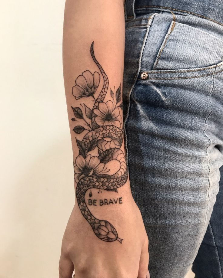 ideias tatuagem cobra feminina 2026