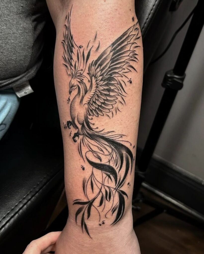 tatuagem fênix fine line