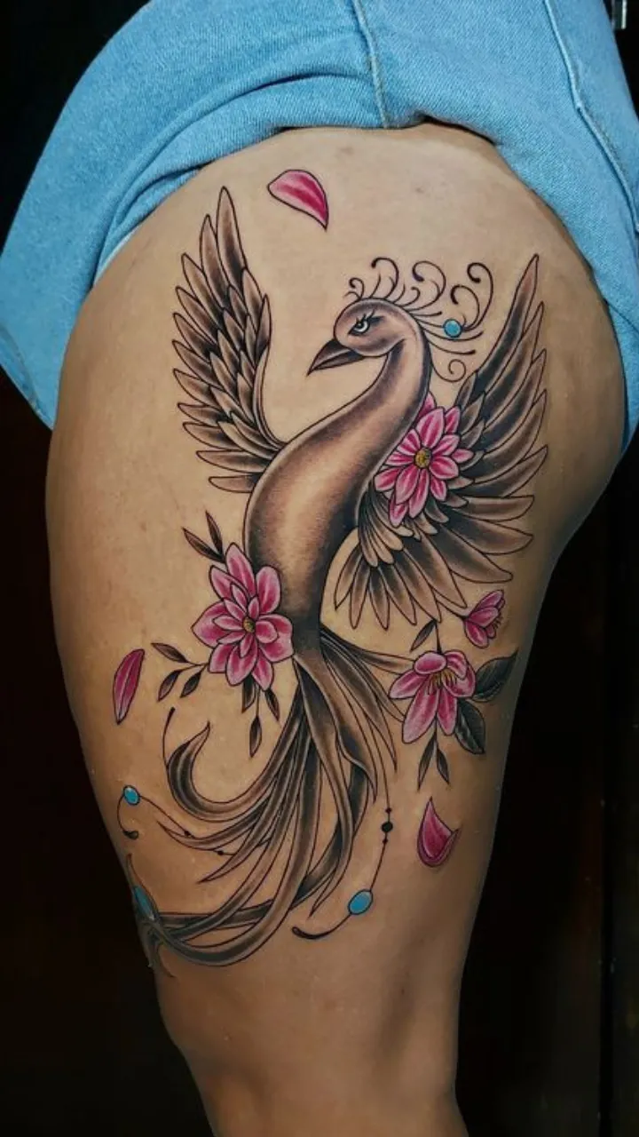 tatuagem fênix preto e cinza