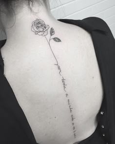 tattoo feminina com frase