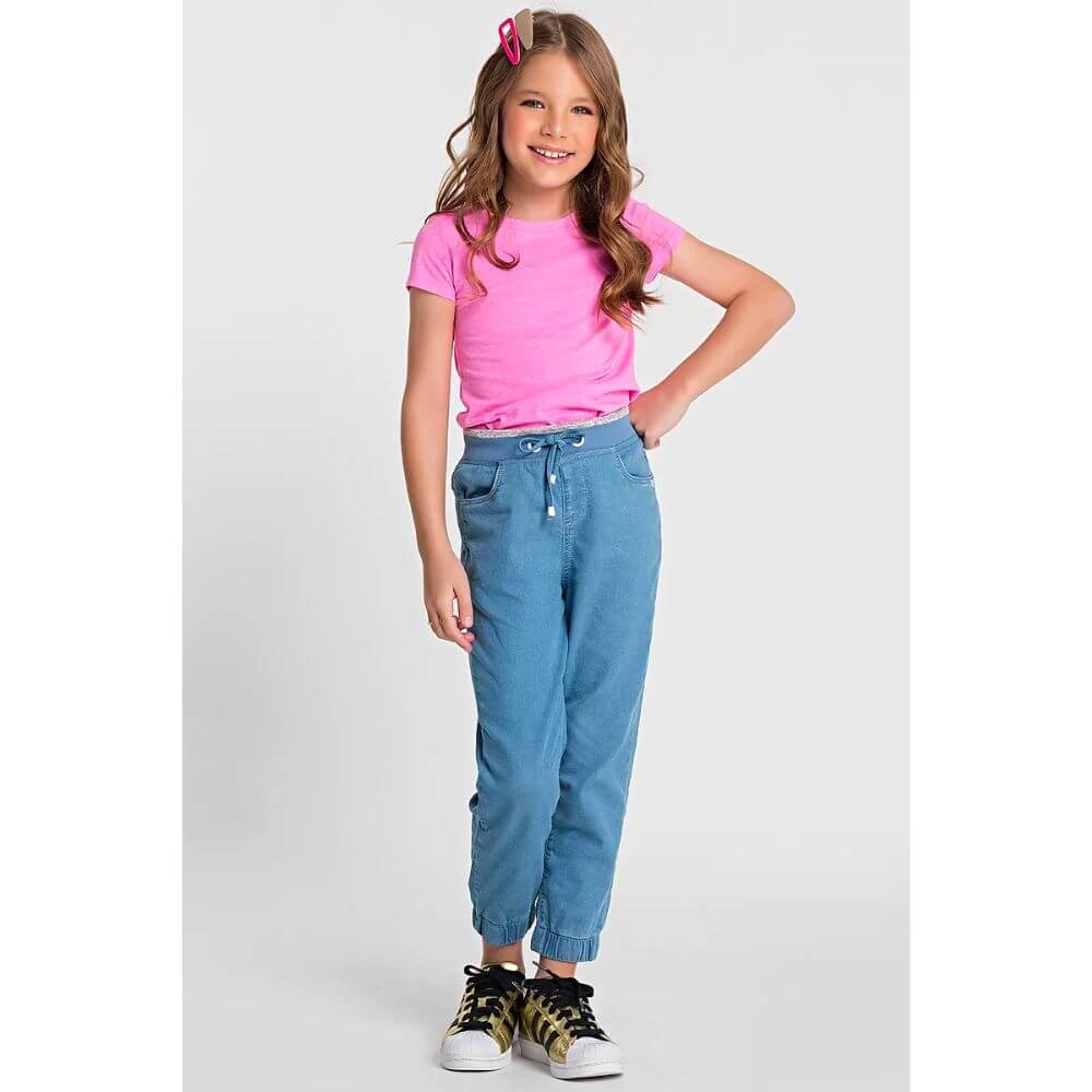 look fúcsia com jeans