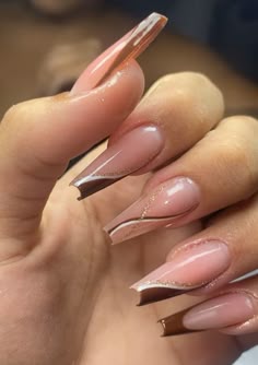 unhas pintadas diferentes