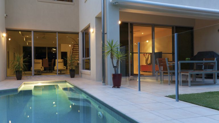 como decorar varanda de piscina