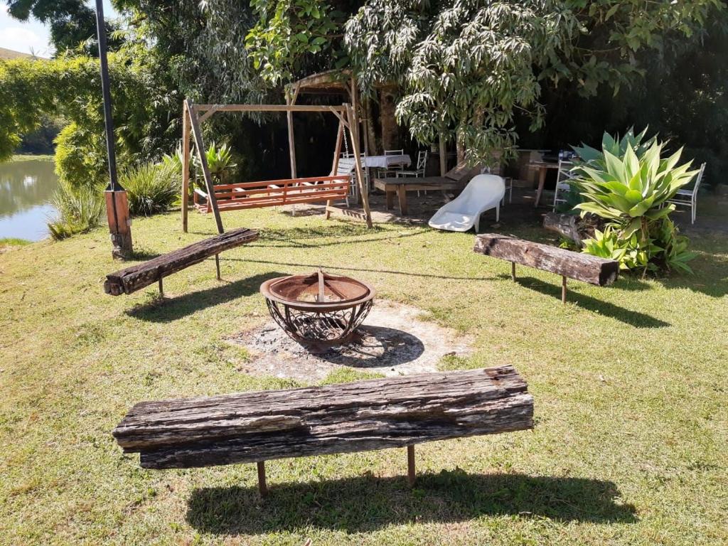 canteiro rústico com pedras