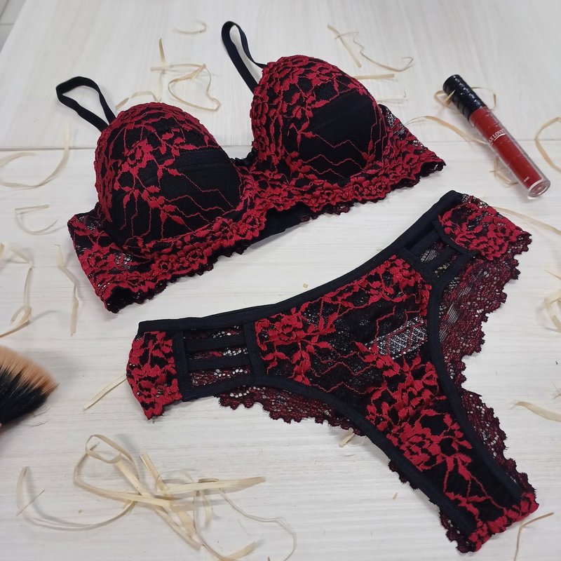 lingerie de renda preta para ocasiões especiais