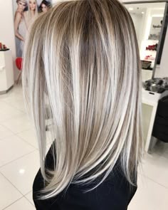 Cabelo grisalho tingido