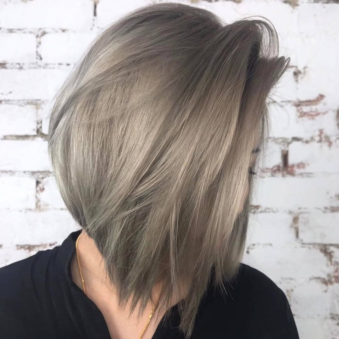 loiro escuro acinzentado cabelo