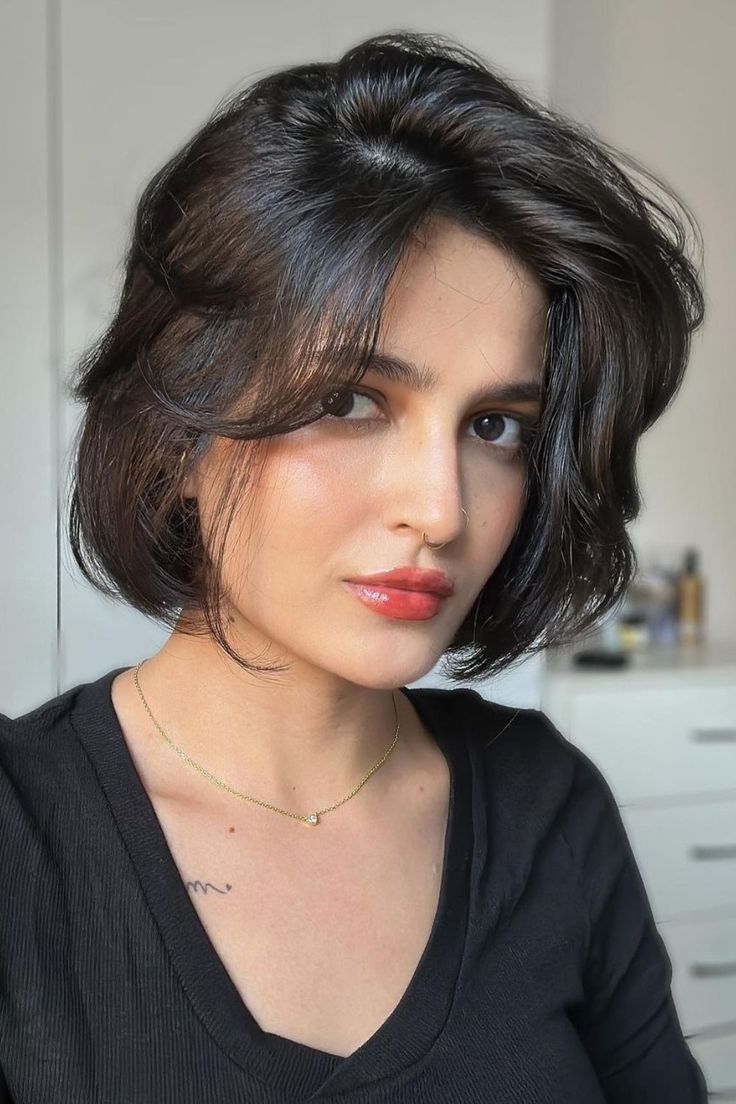 corte long bob com franja para rosto redondo