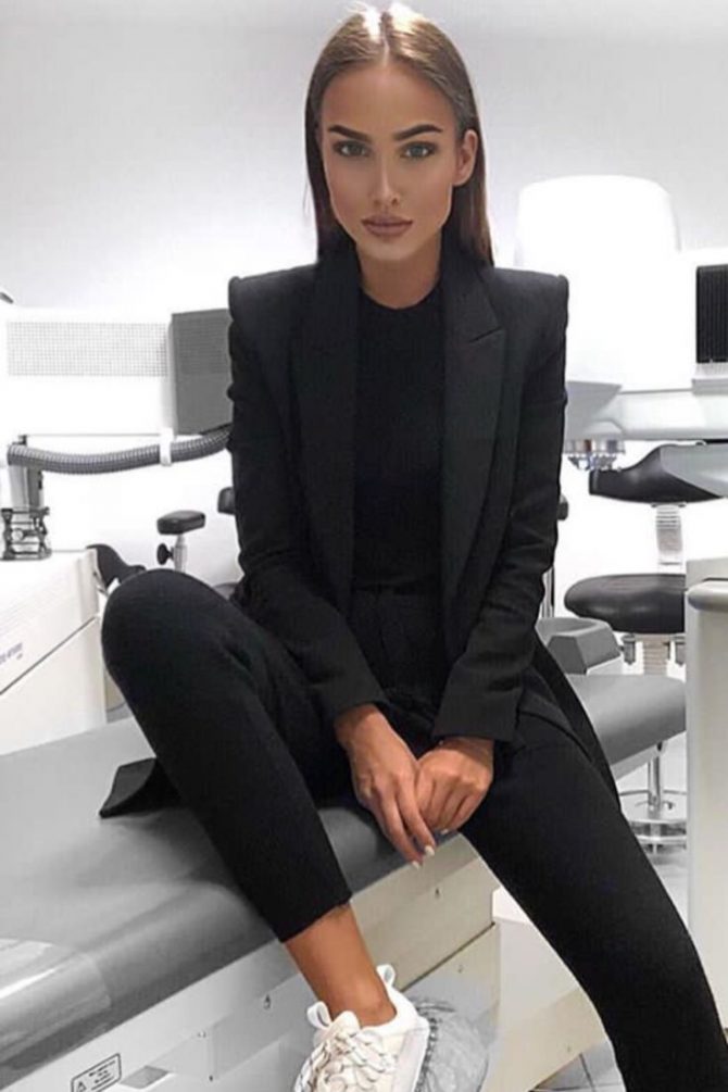 look all black blazer