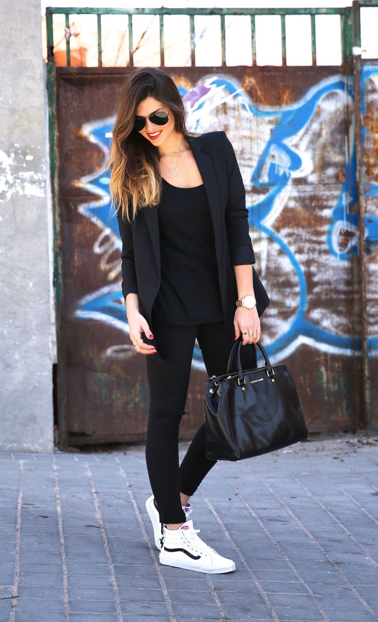 estilo hi-lo com tênis branco