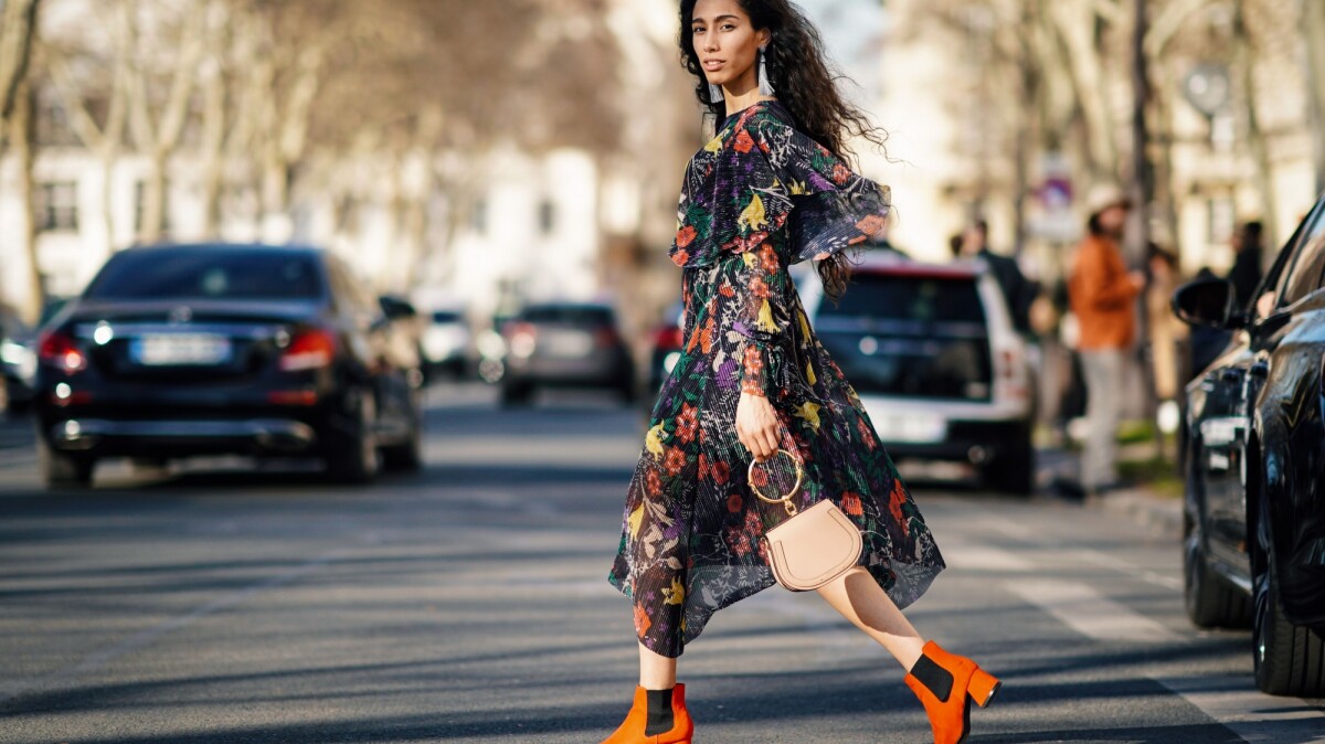 vestido longo com bota no inverno 2026