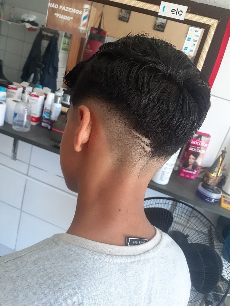 corte em V na nuca