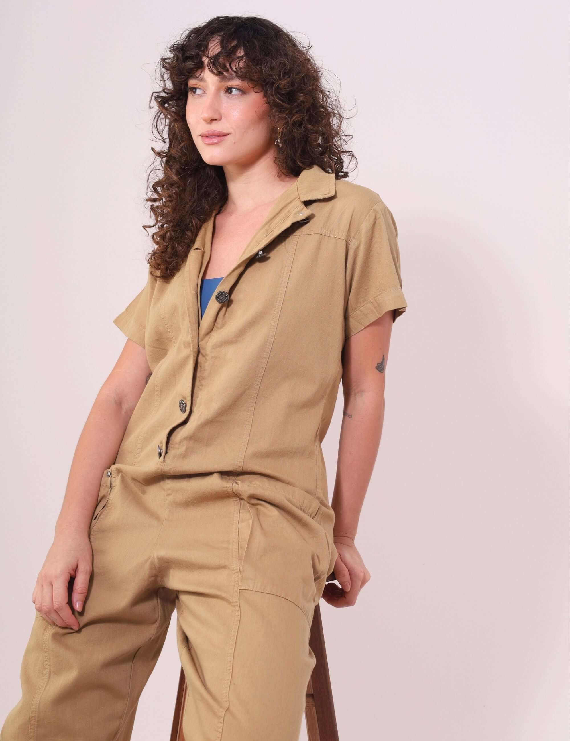 macacão utilitário feminino com cinto verde militar