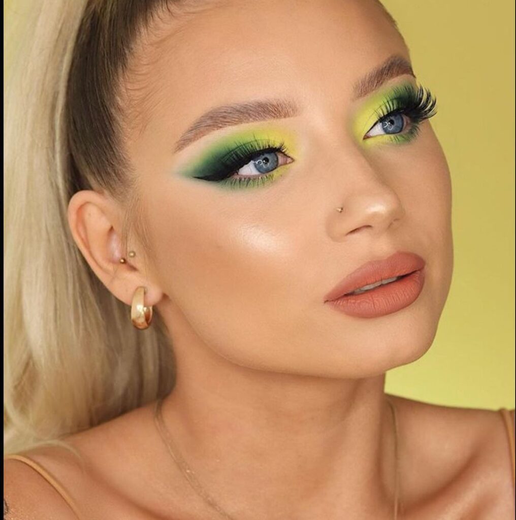 delineado verde e amarelo