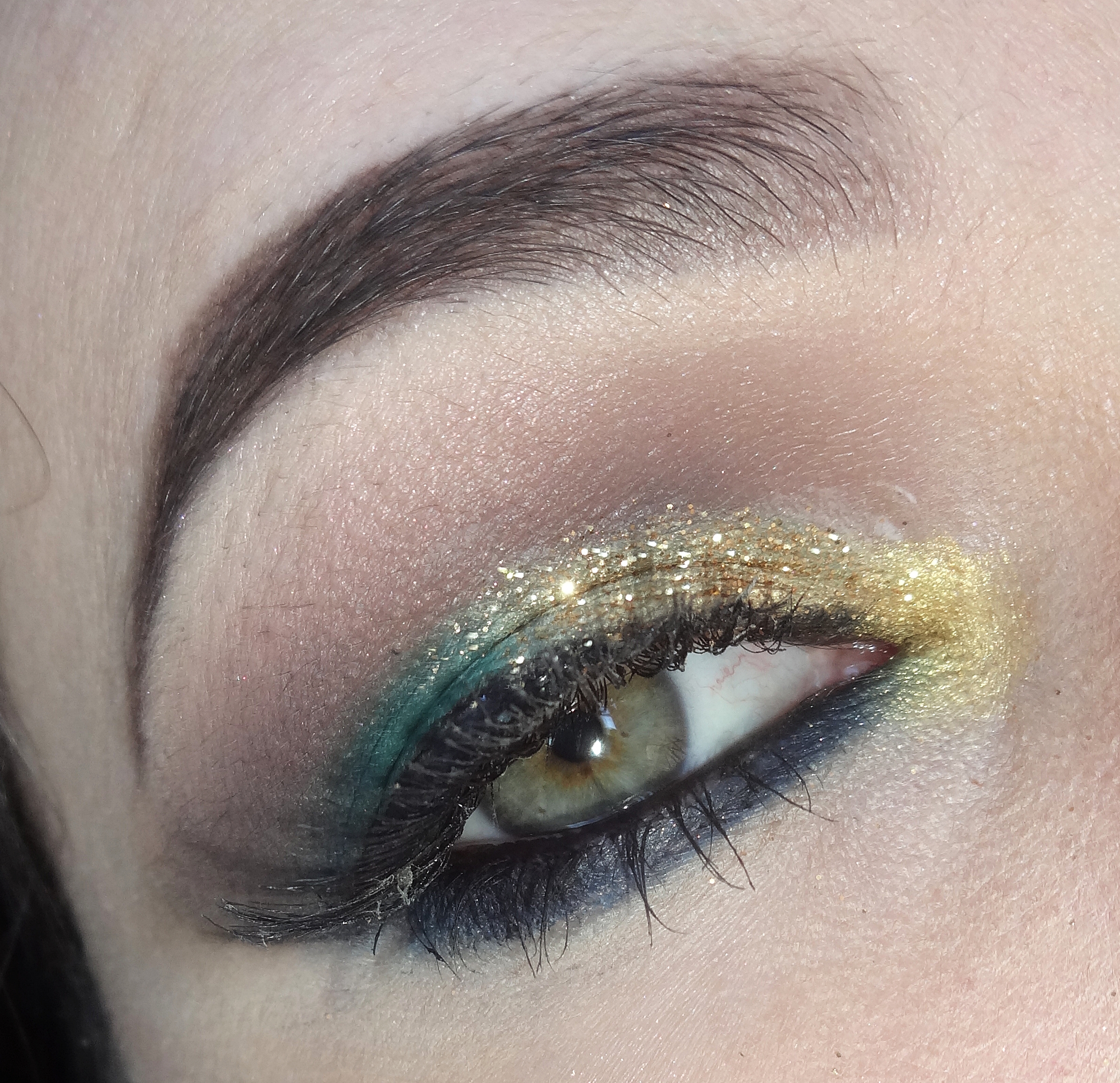 cut crease verde e amarelo
