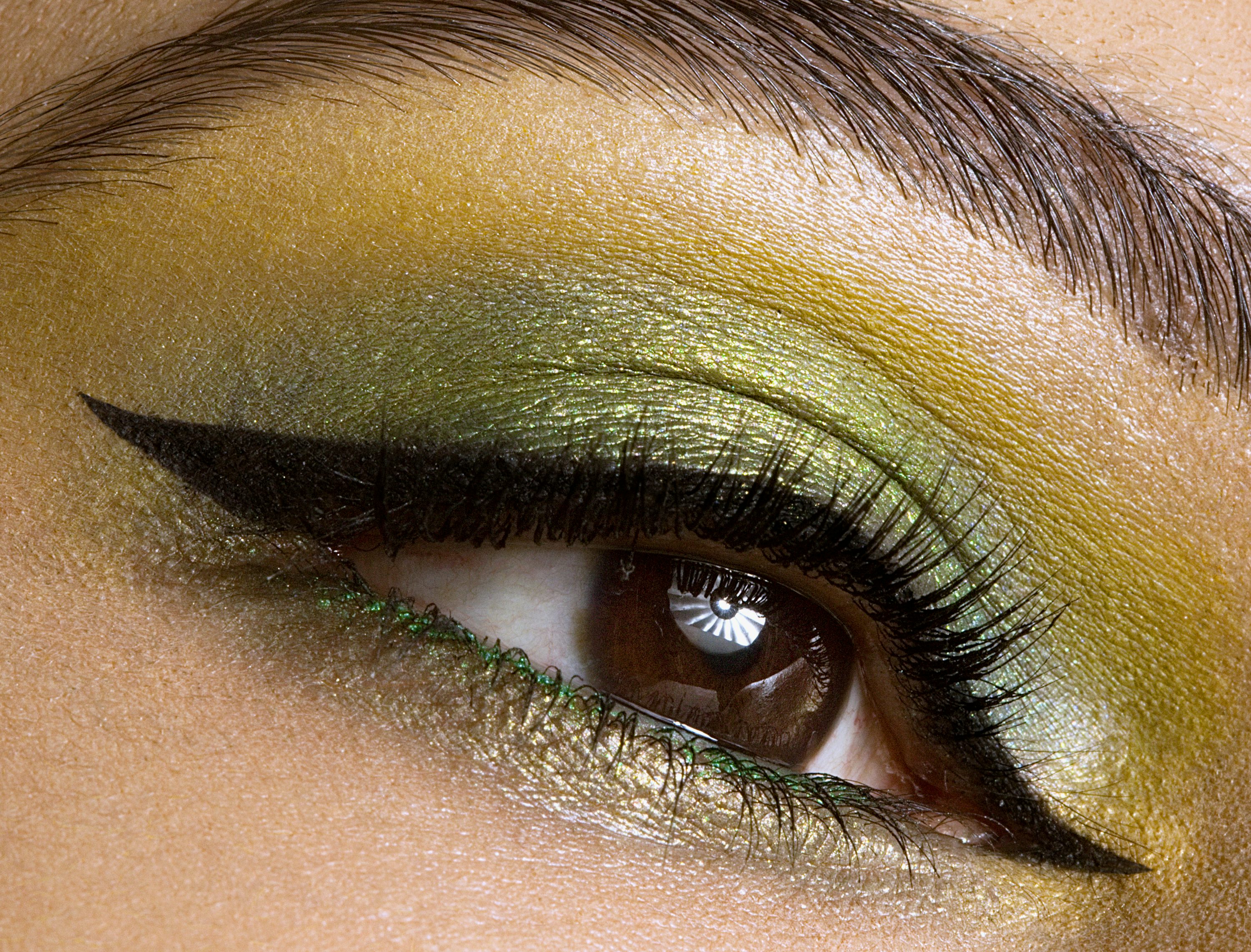 maquiagem artística verde e amarelo
