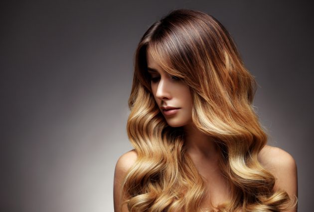 Mechas loiras iluminadas