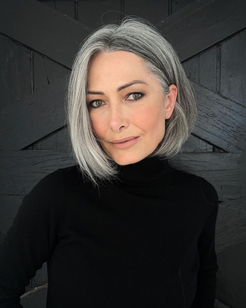 cabelo com mechas e brancos