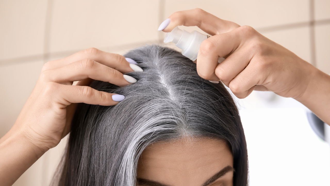 cabelo loiro com mechas brancas
