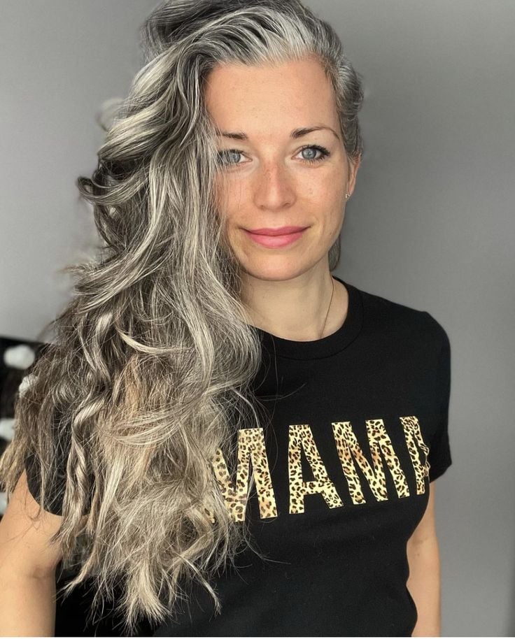 cabelo com mechas e brancos