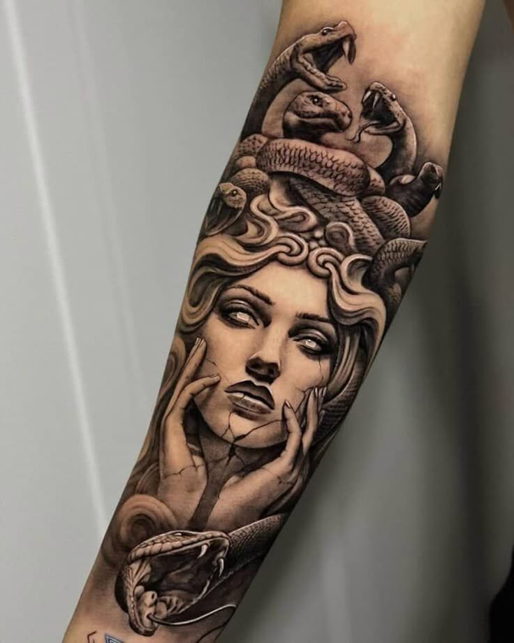 tatuagem medusa feminina