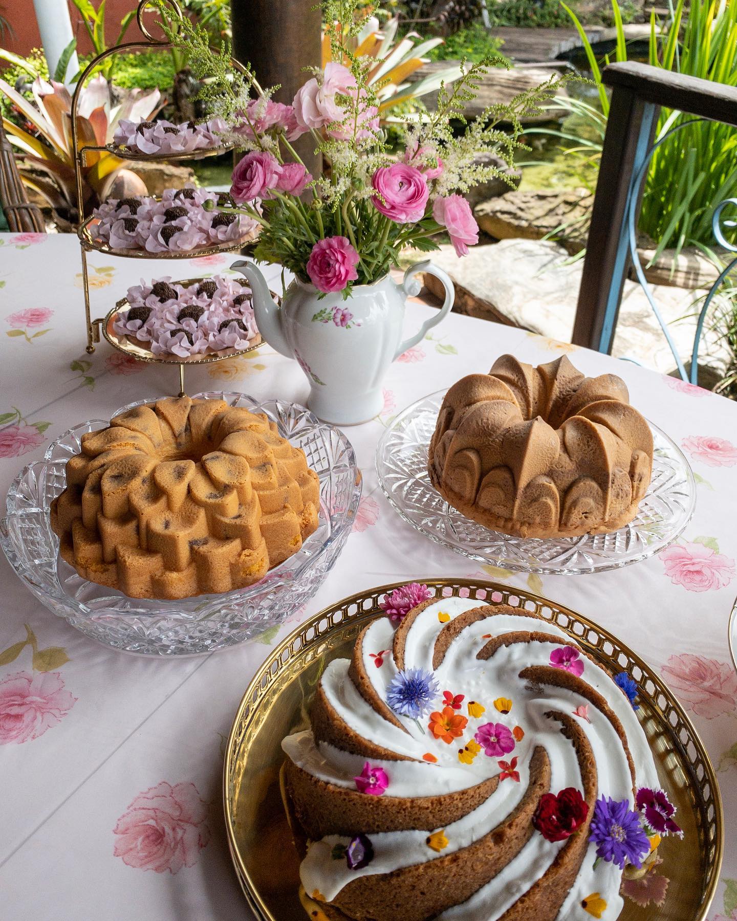 mesa posta para café da manhã e tarde