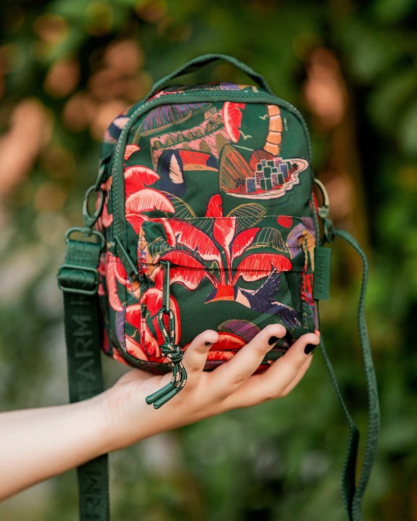 mini mochila feminina colorida