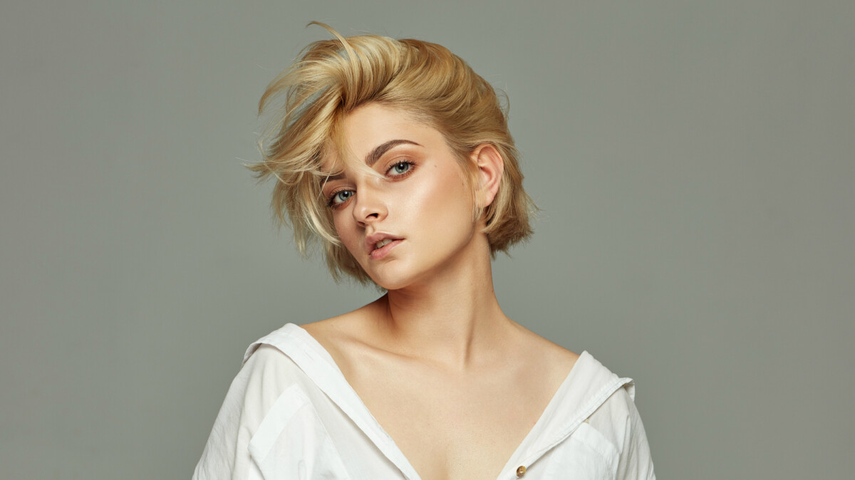 cabelo curto rosto redondo