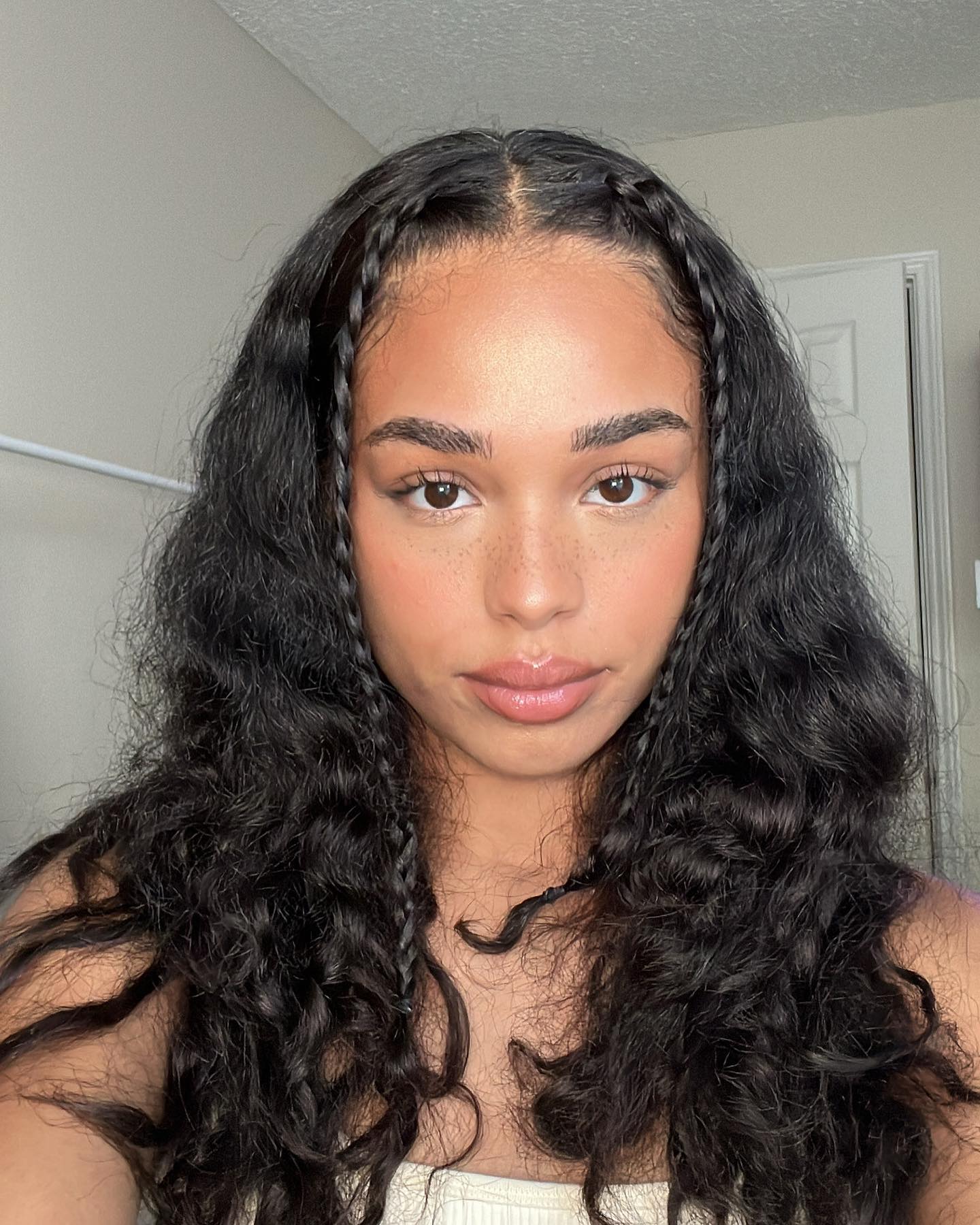 transformação de visual com cabelo sintético