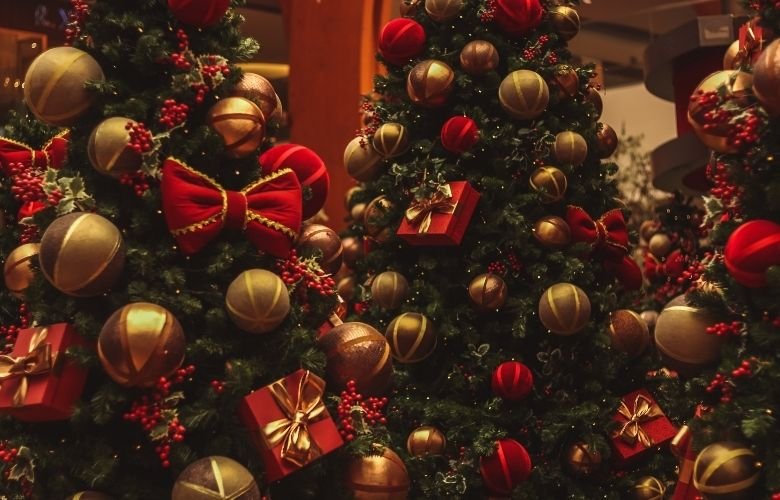 árvore de natal preta decorada