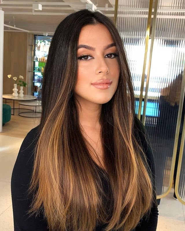 morena iluminada caramelo cabelo liso