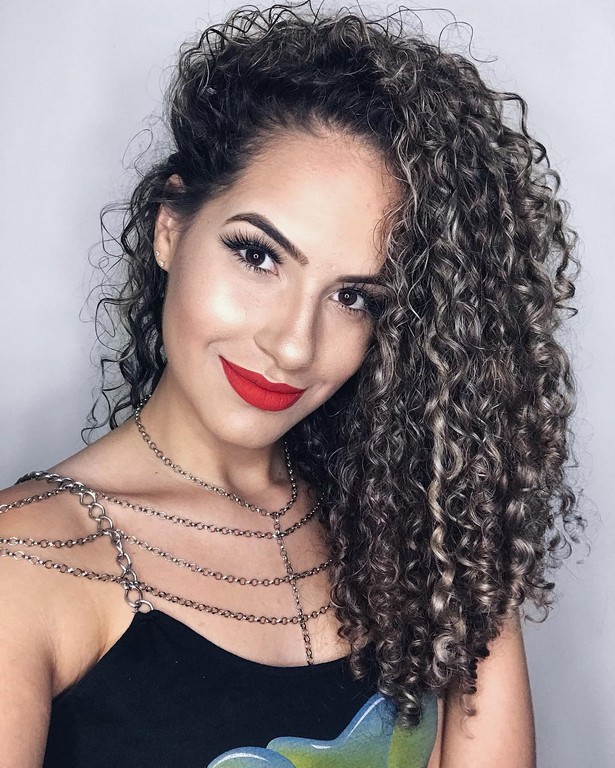 cuidados cabelo preto iluminado