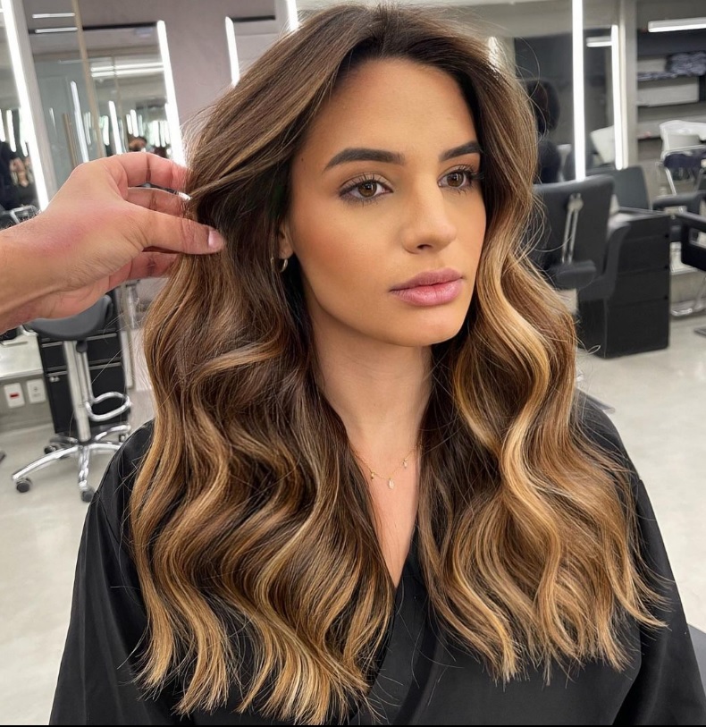 cabelo preto tingido morena iluminada