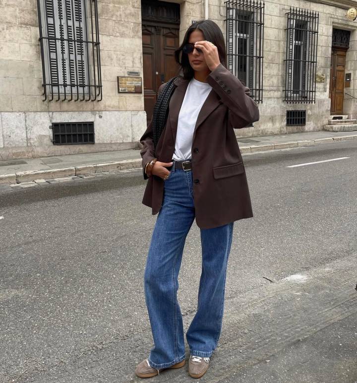 vestido com blazer marrom