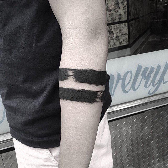 tatuagem minimalista braço