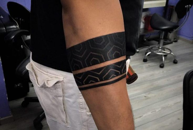 tatuagem minimalista braço