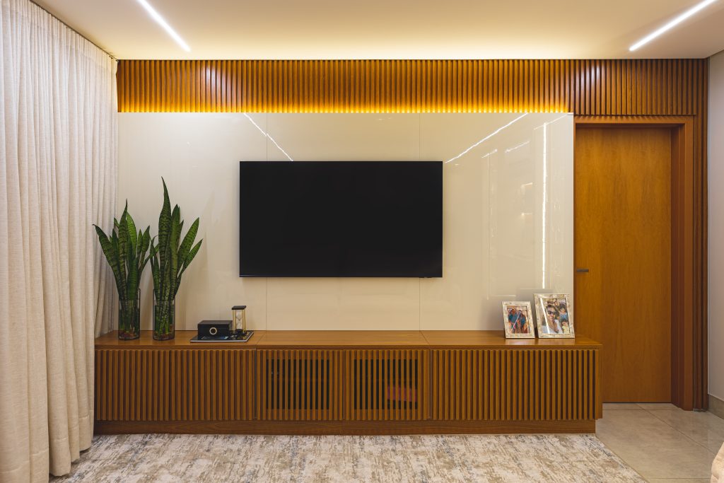 painel de tv off white