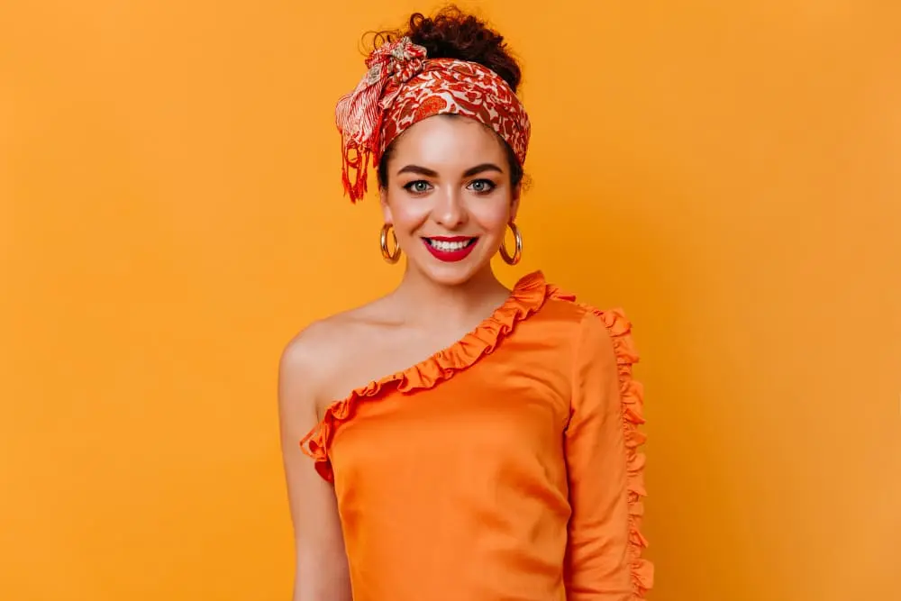 penteado com lenço para cabelo curto