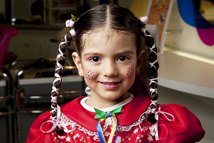 penteado para cabelo cacheado festa junina