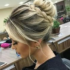 penteado para madrinha simples