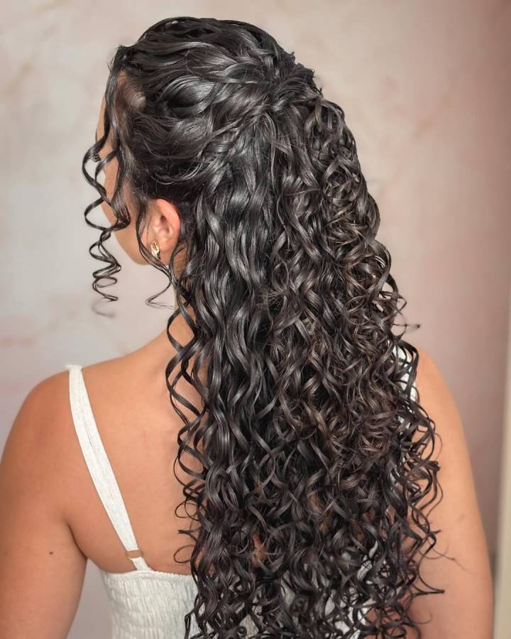 penteado para cabelo cacheado com trança